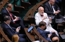 Sejm zmienia regulamin. Opozycja: To jest kpina z parlamentaryzmu.