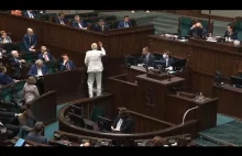 Marszałek Sejmu Elżbieta Witek skisła ze śmiechu