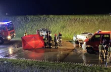 Makabryczny wypadek na łączniku A4. W zderzeniu dwóch bmw zginęły dwie osoby.