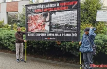 Antyaborcyjny protest pod oleśnickim szpitalem