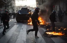 Dijon , Francja. Strefa wojny. Zamieszki i walki z policją.