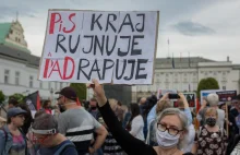 "Wypad z pałacu! Pod Trybunał Stanu!". Protesty przeciw prezydentowi,...