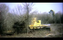 Stare nagranie starej maszyny do wyrębu lasu