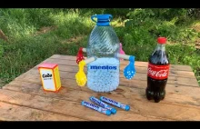 Eksperyment: Giant Balloon of Coca Cola vs Mentos and Baking Soda