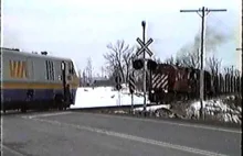 Maszynista wyskakuje z pociągu tuż przed zderzeniem z pociągiem towarowym...