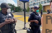 USA: biała antyrasistka tłumaczy czarnym policjantom, że są problemem