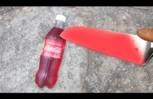 Galaretka w butelce po Coca Cola vs Rozgrzany nóż do 1000 stopni