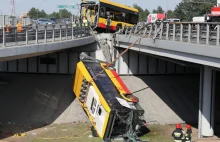 Autobus spadł z wiaduktu. Nieoficjalnie: Kierowca miał bardzo wysoką gorączkę