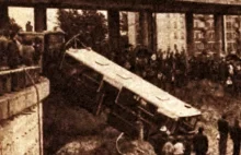 Nie pierwszy taki wypadek. 33 lata temu autobus też spadł z mostu Grota