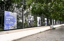Wystawa o wołyńskim ludobójstwie na ogrodzeniu Ministerstwa Sprawiedliwości