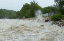 Potężne powodzie w Chinach. Zapora Trzech Przełomów w niebezpieczeństwie?