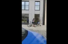 Idiota na rowerze pobił dwóch nastolatków