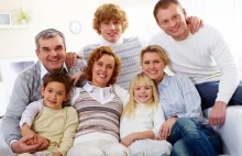 Ponad 40 procent dorosłych Polaków mieszka z rodzicami.