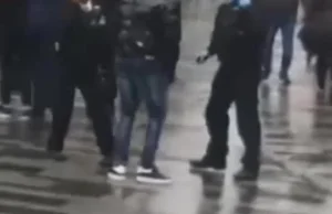 Polacy w Londyńskiej policji bezprawnie zatrzymują i przeszukują afroamerykanina