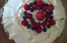 Tort - Beza Pavlova - to popularny deser - Smaczne potrawy