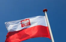 Siedem osób zdejmowało polską flagę. Interwencja policji