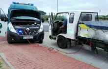 Unieruchomił auto, żeby uniknąć kontroli, ale funkcjonariusze przyszli mu...