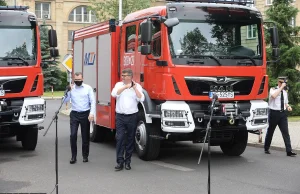 Rewal i Mielno niszczą każdego. Także w wyborach. "Bitwa o wozy" do samego końca