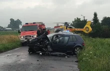 Śmiertelny wypadek bmw koło Wielunia. Zginął młody kierowca bmw [ZDJĘCIA]