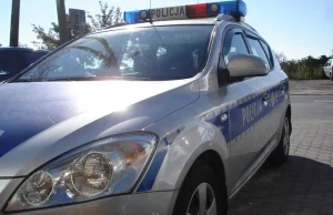 Tomaszów Mazowiecki. 2-latek na parapecie okna. Uratowali go policjanci.