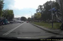 Unikalne nagranie kamery samochodowej z ulic Krakowa. Gaz vs maczety.