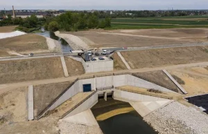 Największy zbiornik przeciwpowodziowy Polsce jest już gotowy. Zdjęcia.
