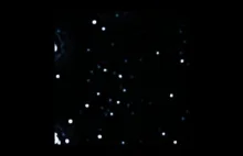 Film ukazujący gwiazdy orbitujące wokół czarnej dziury w centrum Drogi Mlecznej.