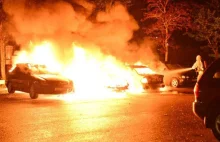 Szwecja: Nastolatek podpalił nocą 21 samochodów - otrzymał śmiesznie niską kare
