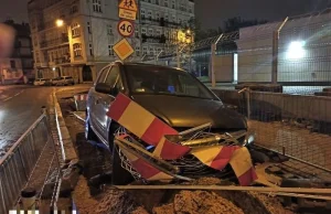 Pijany kierowca wjechał samochodem do wykopu