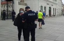 Sanepid wlepił dziennikarce 10 tys. zł kary. Bo robiła zdjęcia pod Pałacem Prez.