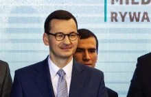 Morawiecki: Budujemy boiska by młodzi chcieli grać w Białymstoku a nie Madrycie