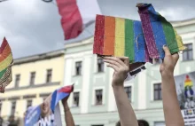 "Już dawno Majdanek powinni otworzyć i ich do krematorium spalić"....