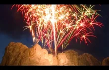 Fireworks show on Mount Rushmore