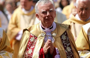 Abp Jędraszewski apeluje, by głosować na kandydata "bliskiego nauce Kościoła"