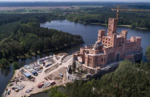 Budowa zamku w Puszczy Noteckiej dobiega końca