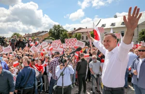 Andrzej Duda w Olkuszu. Incydent z PENIM i wyzwiska: "Szmaciarze ku**a"...