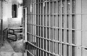 Krótka historia obrotowych więzień