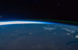 Fenomenalne nagranie. Przelot komety uchwycony przez Międzynarodową Stację...