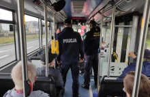Policja i straż miejska w autobusach. "Brak maczki to wykroczenie"