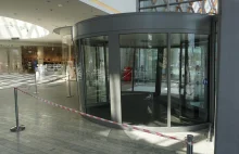 Napad na jubilera w Silesia City Center. Złodzieje staranowali wejście autem