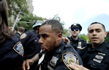 Szef nowojorskiej policji ranny podczas pokojowej demonstracji.