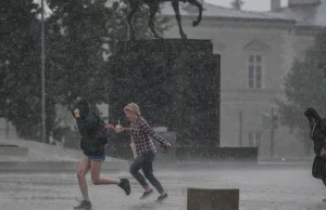 Nadciąga niebezpieczna pogoda. Burze z gradem w prawie całej Polsce