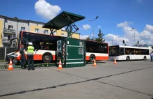 Kontrole techniczne autobusów w Tarnowskich Górach. Inspektorzy zatrzymali...