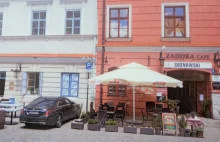 Mercedes kłuje w oczy, na Starym Mieście w Lublinie są równi i równiejsi?