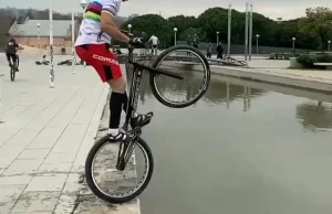 Popisywanie się umiejętnościami Bike Trial