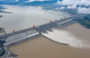 Największe powodzie od 70 lat zagrażają konstrukcji Tamy Trzech Przełomów.