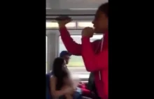 Rozbrojenie agresywnej czarnoskórej kobiety, która #!$%@? nożem w pociągu