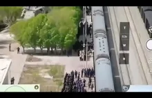 Film z Chin nagrany dronem. Ludzie wysyłani do obozów koncentracyjnych....