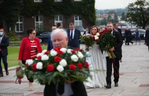 Po ślubie Kurscy i Kaczyński pojechali do krypty na Wawelu.