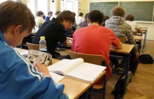Łacina: Idioci z PiS chcą przymusowo uczyć młodzież szkół średnich łaciny